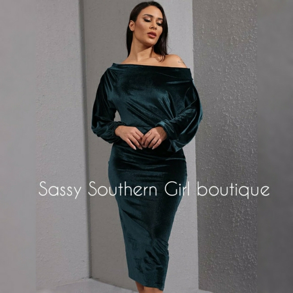 ⭐🆕Dark green velvet off shoulder midi dress - Picture 6 of 13